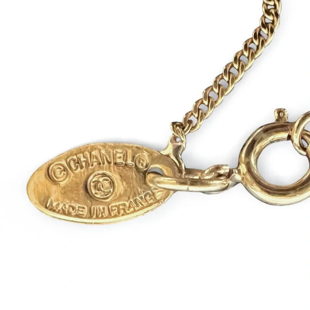 💗VINTAGE CHANEL With ”CHANEL” Filigree Pendant Gold-Plated 16-Inch Necklace